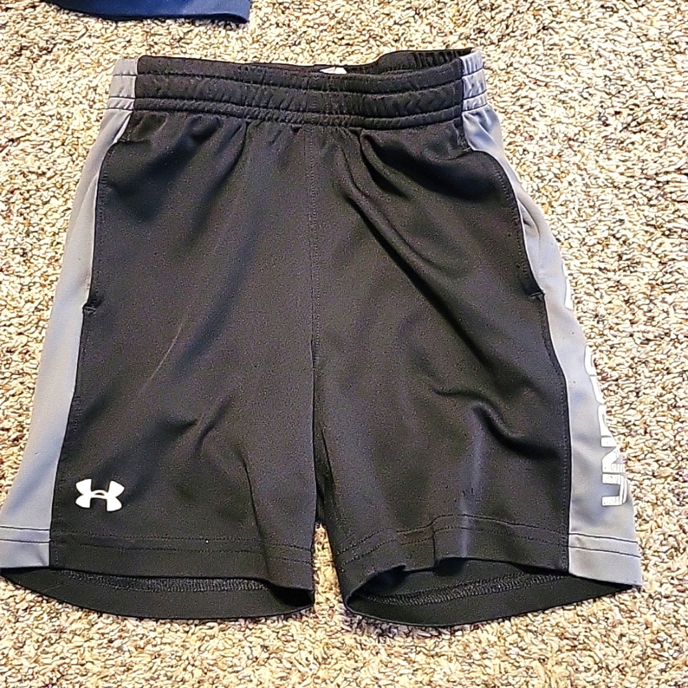 2t UA shorts
